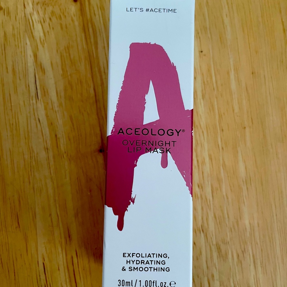 Exfoliating lip mask